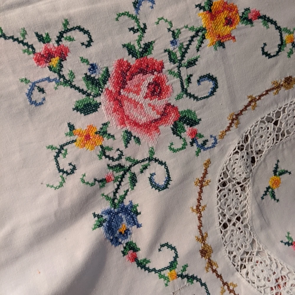Handmade Italian Lace Bed Cover Embroidered - Picture 6 of 7